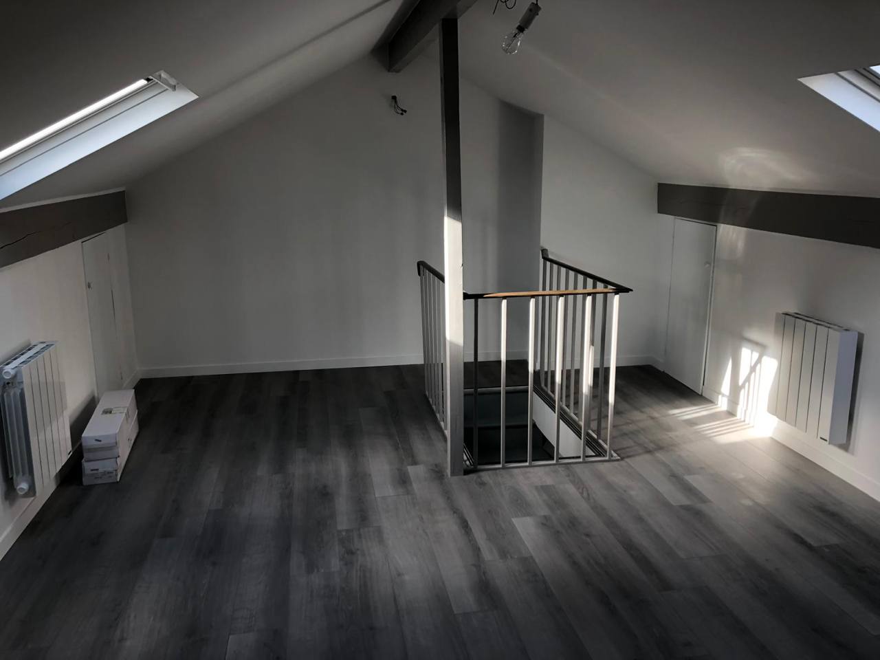 Espace mansardé lumineux avec velux